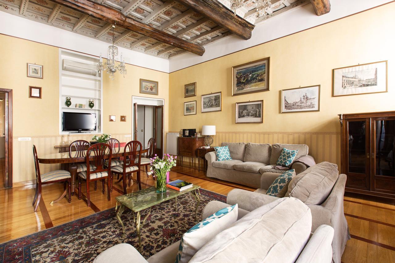 Romac Medici 3-bedroom Holiday Near Spanish Steps Apartment Rom